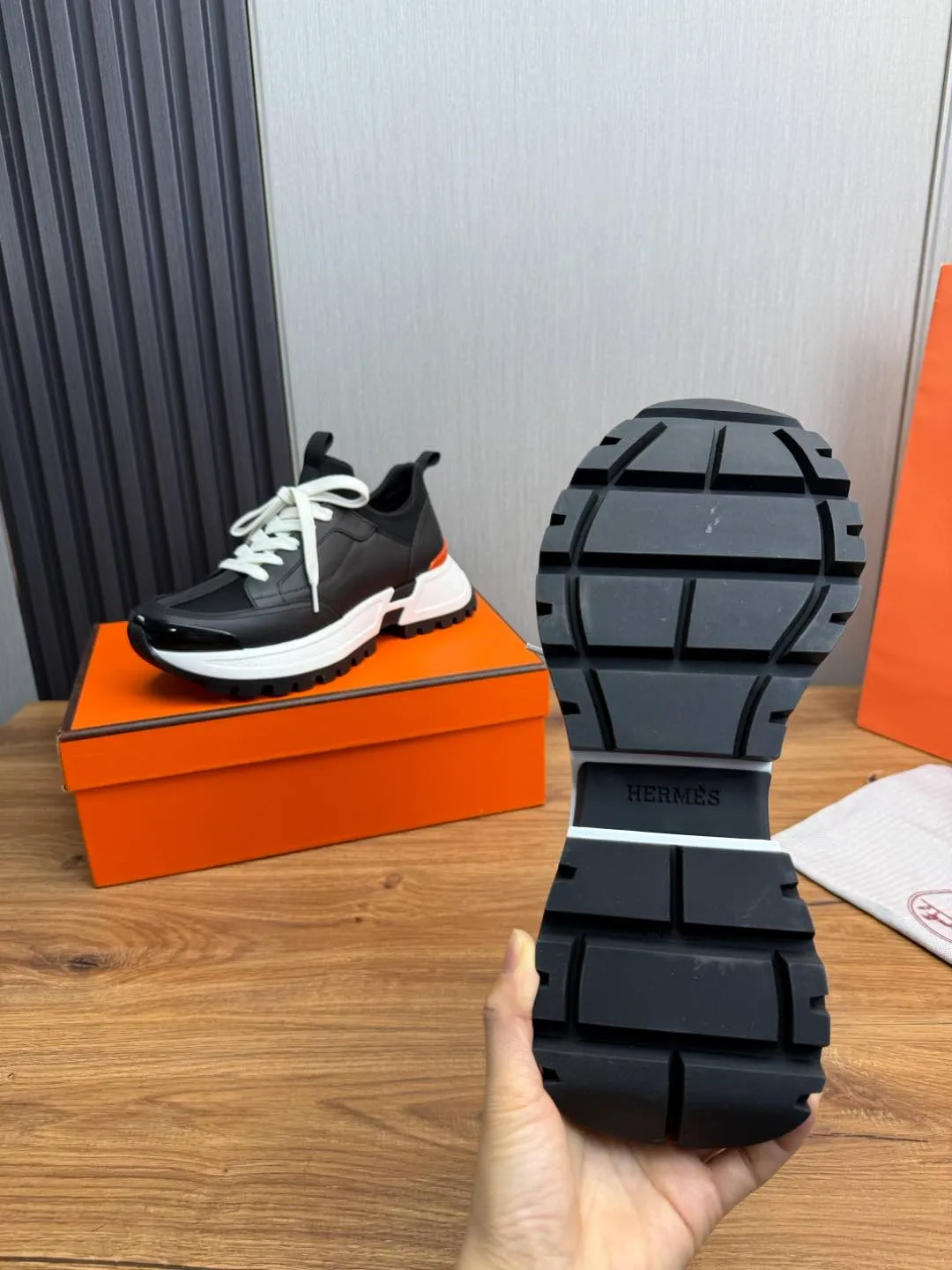 Men's men's shoes 💰780💰 HERMES/Hermès ** men's sports shoes The uppers are made of printed high-tech jersey fabric and calfskin sports shoes. The oversized sole features a geometric pattern and signature "H" detailing for an outdoor style. Black rubber sole, white rubber midsole, black and orange rubber inserts, tundra green lambskin insole, black high-tech canvas lining! Size: 39-40-41-42-43-44 (customized in 38.45)